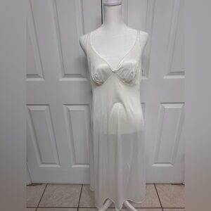 VINTAGE Made in USA Vassarette 36TT Women’s Slip White